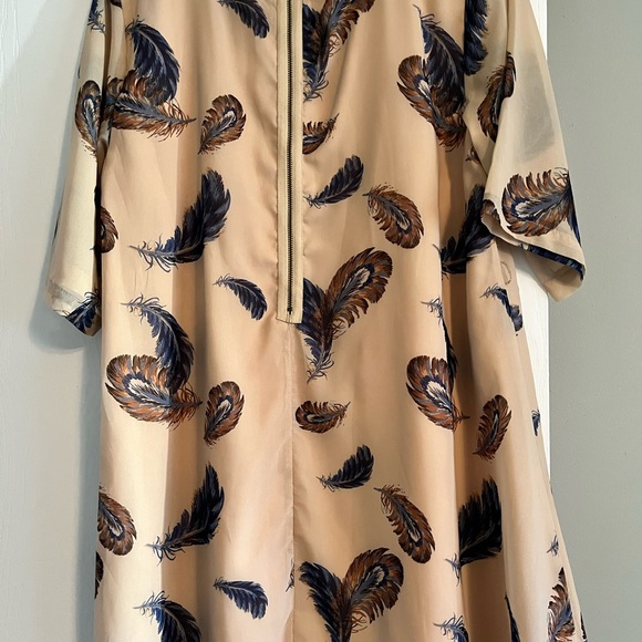 Feathered and cream loose A-line dress perfect for belting or wearing loose. - Picture 2 of 4